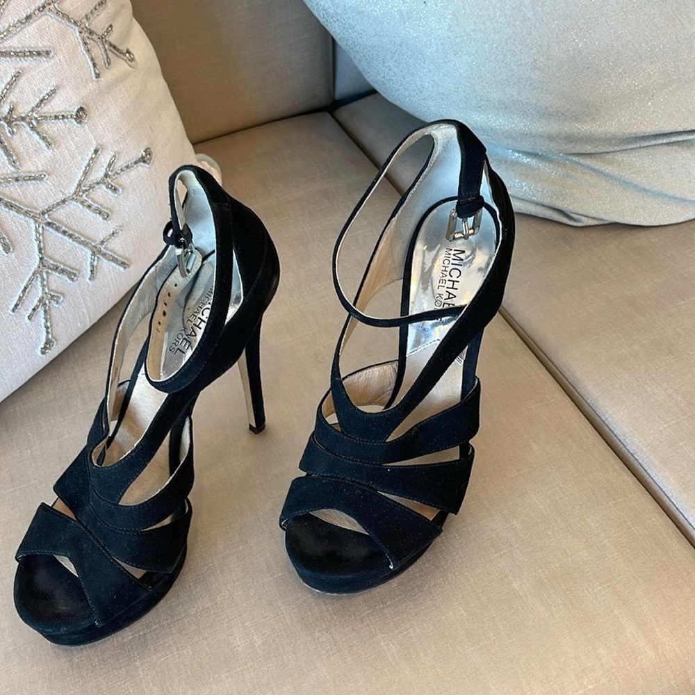 MICHAEL KORS 7.5 VERY GOOD CONDITIONS, LIKE NEW
